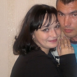 Семейная пара ищет девушку би или лесби для секса с женщиной в Кирове.